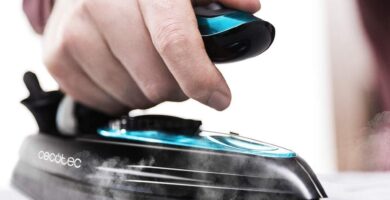 Cecotec Plancha de Viaje GoForce 8000 Folding Titanium uso planchaderopa.com